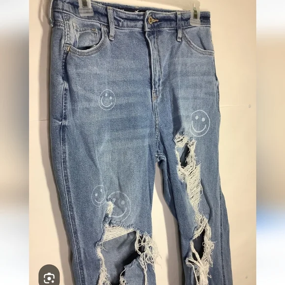 Hollister Smiley Face  Distressed Mom Jeans 27 / 27 - Picture 2 of 8